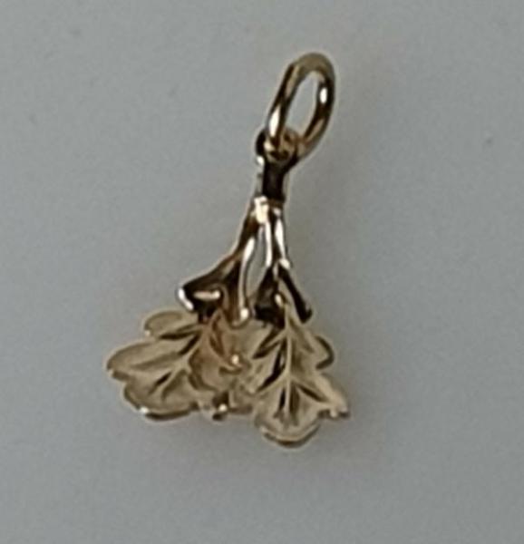 Kettenahänger "Eichenblätter" aus 585er Gold, Gewicht: 0,5g