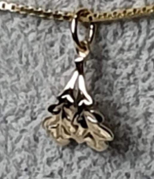 Kettenahänger "Eichenblätter" aus 585er Gold, Gewicht: 0,5g