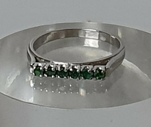 Smaragdring aus 585er Weißgold, Größe 53, Gewicht: 2,3g