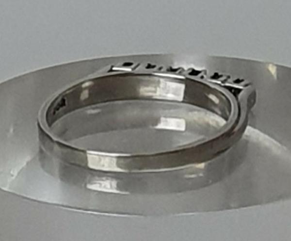 Smaragdring aus 585er Weißgold, Größe 53, Gewicht: 2,3g