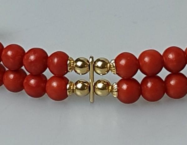 Korallenarmband mit Goldapplikationen aus 750er Gold, Länge 19,0 cm, Gewicht: 21,0g