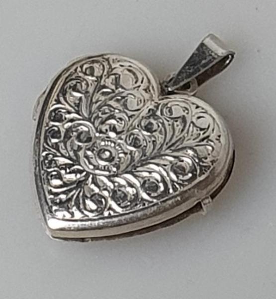 Medaillon Kettenanhänger -Herz- aus 835er Silber, Gewicht: 6,0g