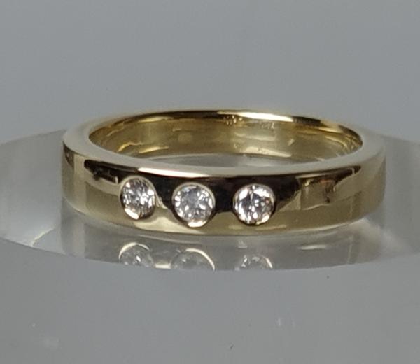 Diamantring mit 0.15 ct. aus 585er Gold, Größe 59, Gewicht: 7,4g