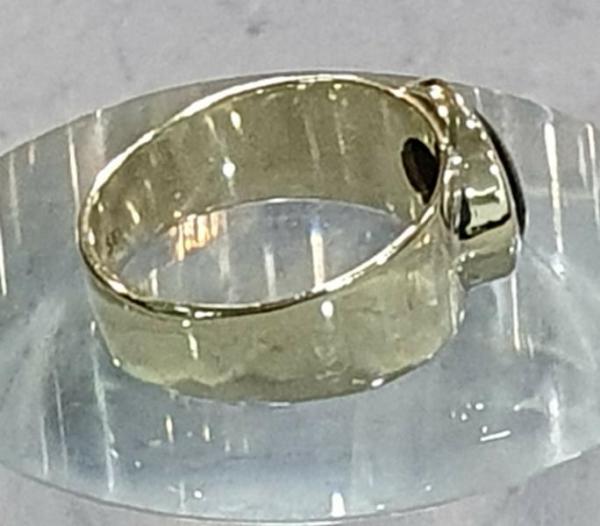 Ring mit Onyx Cabochon, 585er Gold, Größe: 52, Gewicht: 4,7g