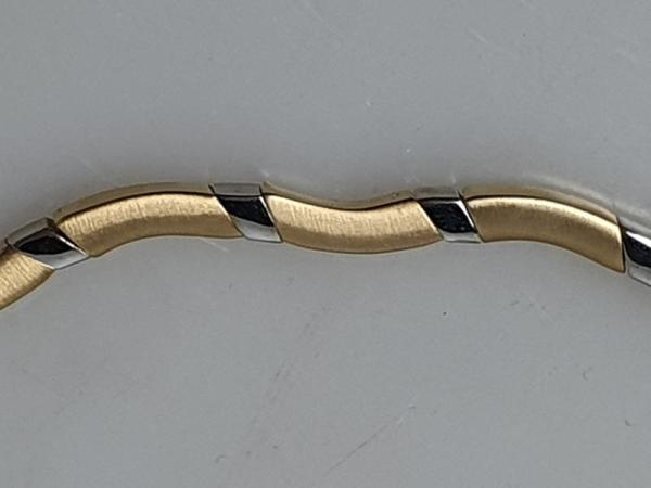 Bicolor Wellen Halskette aus 585er Gelb- und Weißgold, Länge ca. 42-45 cm, Gewicht: 27,2g