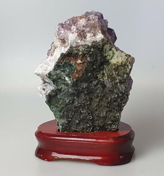 Amethyst Stufe mit Sockel, Gewicht: 1.995g
