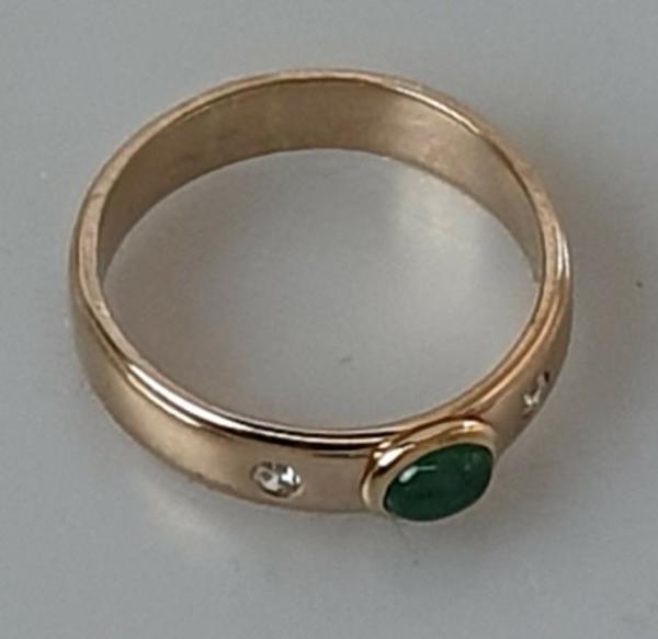 Smaragd- Diamantring aus 585er Rotgold, Größe 60, Gewicht 5,3g