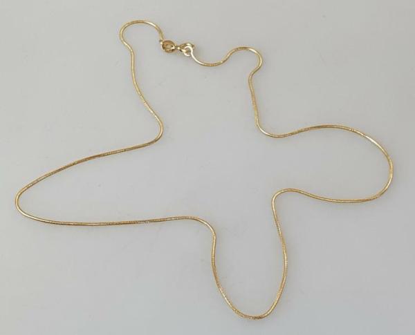 Schlangenhalskette aus 585er Gold, Länge: 45,5 cm, Gewicht: 3,5g