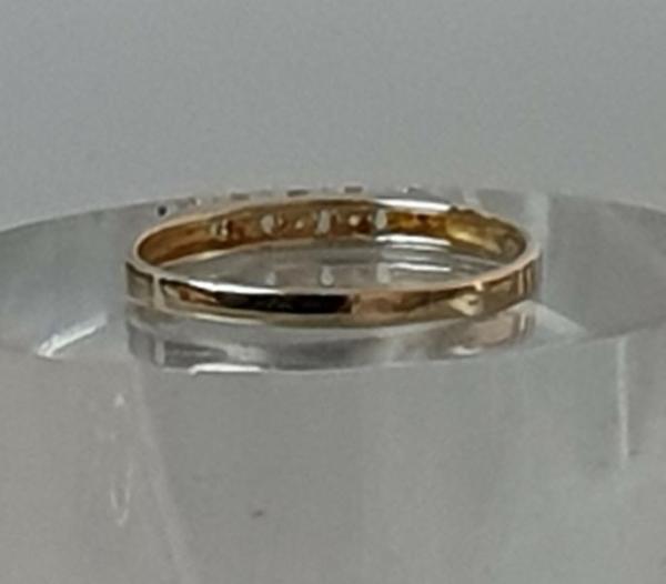 Schmucksteinring aus 333er Gold, Größe 57, Gewicht: 1,5g