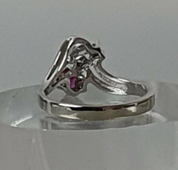 Rubinring mit Diamanten aus 585er Weißgold, Größe 53, Gewicht: 3,1