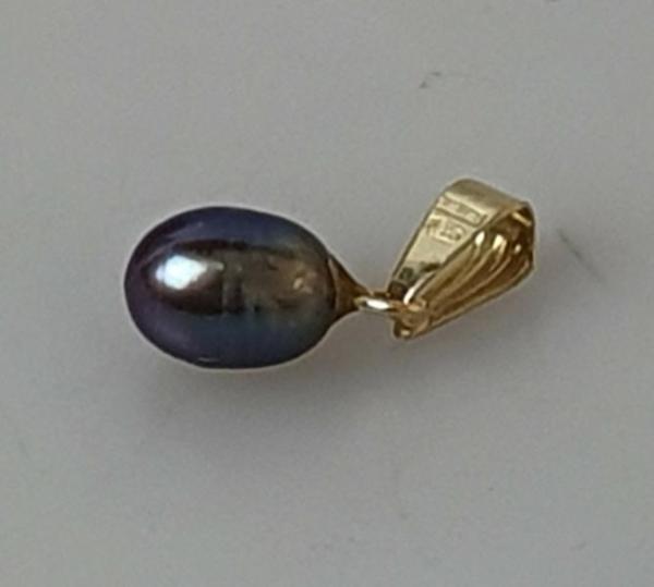 Tropfen Perlenanhänger mit lilafarbener Perle, 750er Gold, Gewicht: 1,0g