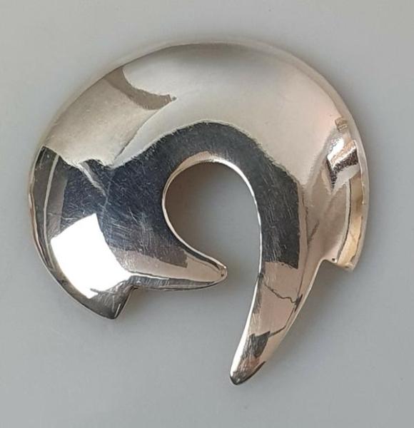 Große Rundbrosche aus 925er Sterlingsilber, Gewicht: 20,2g