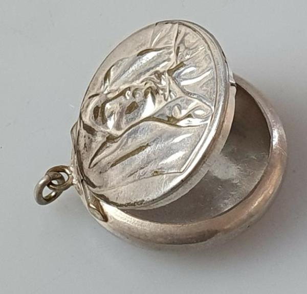 Vintage Kettenanhänger Maria Pillendose o.ä. versilbert