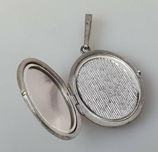 Medaillon Anhänger mit Motiv aus 835er Silber, Gewicht: 10,9g