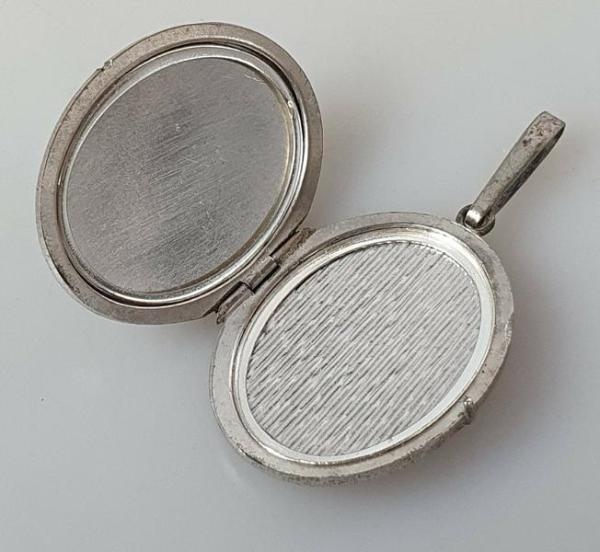 Medaillon Anhänger mit Motiv aus 835er Silber, Gewicht: 10,9g