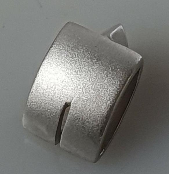 Ovaler Kettenanhänger mattiert mit Zirkonia aus 925er Sterlingsilber, Gewicht: 3.8g