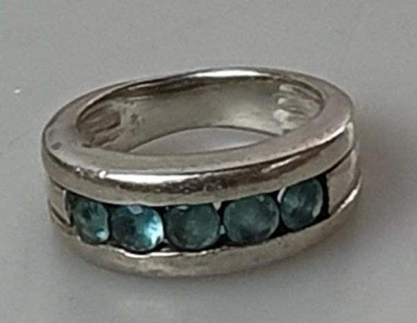 Schmucksteinring aus 925er Sterlingsilber, Größe 53, Gewicht: 6,4g