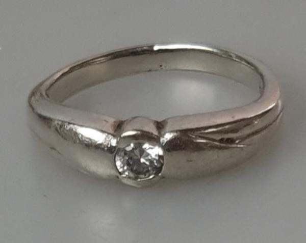 Schmucksteinring mit Zirkonia aus 925er Sterlingsilber, Größe 56, Gewicht: 3,2g