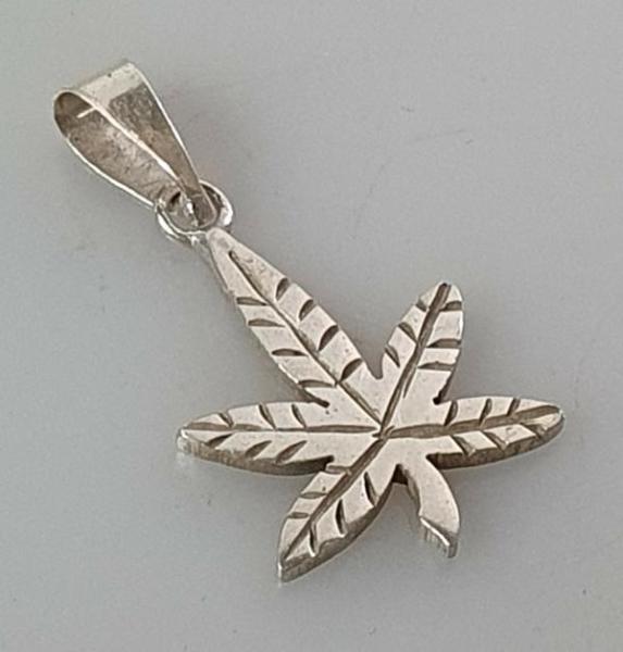 Anhänger "Hanfblatt" aus 925er Sterlingsilber, Gewicht: 2,3g