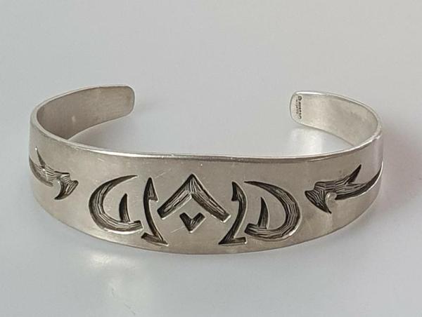 Armspange mit Muster aus 925er Sterlingsilber, Gewicht: 33,6g