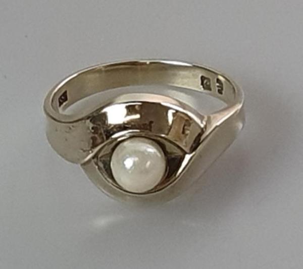 Perlenring aus 333er Gold, Größe 58, Gewicht: 3,0g