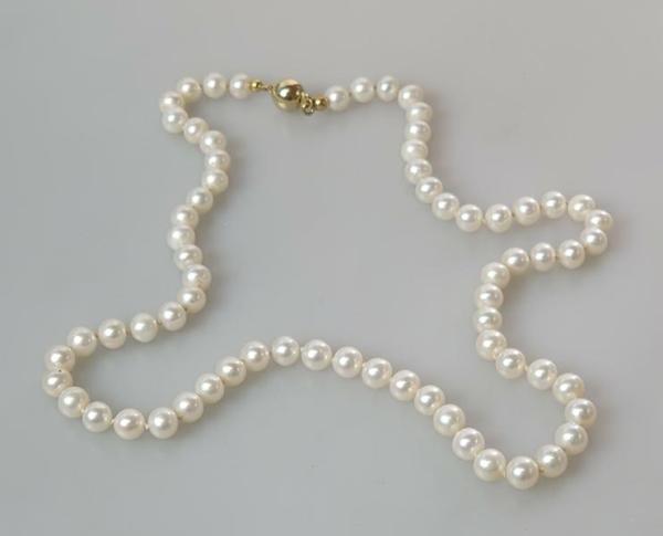 Perlenkette mit Verschluss aus 585er Gold, Länge 52,0 cm, Gewicht: 30,0g