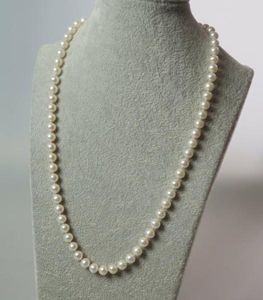 Perlenkette mit Verschluss aus 585er Gold, Länge 52,0 cm, Gewicht: 30,0g