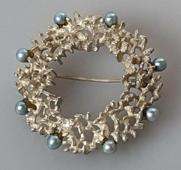 Vintage Rundbrosche mit Perlenbesatz aus 925er Sterlingsilber, Gewicht: 13,8g