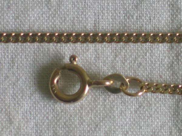 Flachpanzerhalskette aus 333er Gelbgold, Länge 45 cm. Gewicht: 3,4g