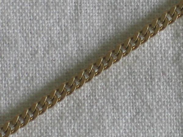 Flachpanzerhalskette aus 333er Gelbgold, Länge 45 cm. Gewicht: 3,4g