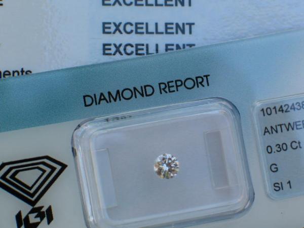 Diamant im Brillantschliff 0.30 ct, 3x Excellent! mit IGI Report, Lasergravur