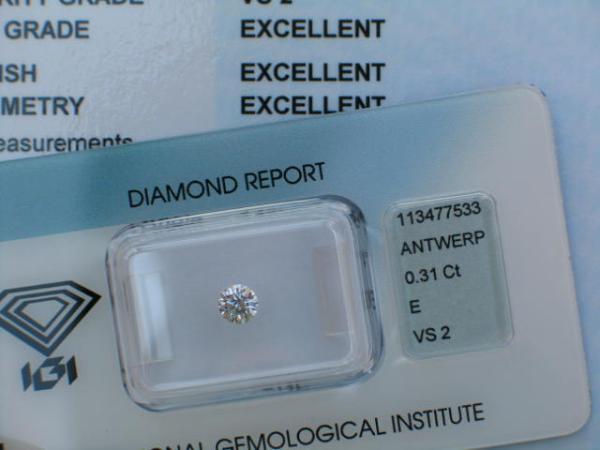 Diamant im Brillantschliff 0.31 ct, 3x Excellent! mit IGI Report, Lasergravur