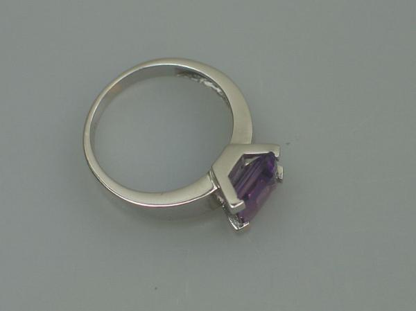 Moderner Ring aus 585er Weißgold mit großem Amethyst Edelstein 2.0 ct, Größe 56, Gewicht: 5,2g