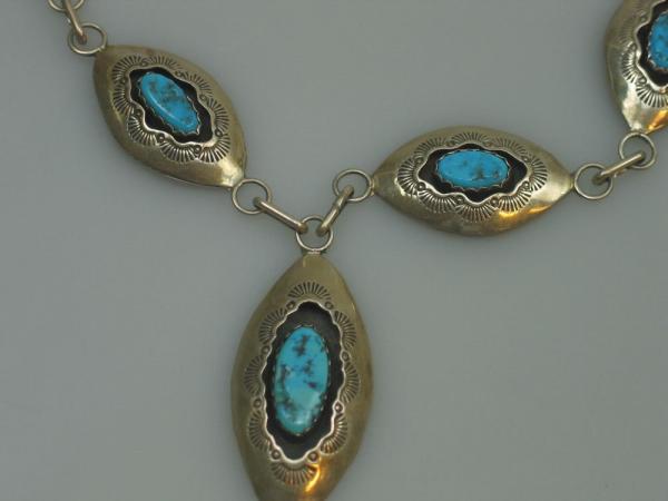 Halskette aus 925er Sterlingsilber mit 5 Türkis Edelsteinen, Länge 55,4 cm Gewicht: 44,5 Gramm