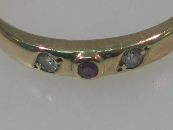 Feiner Diamant- Rubinring aus 585er Gold, Größe 53, Gewicht: 1,2g