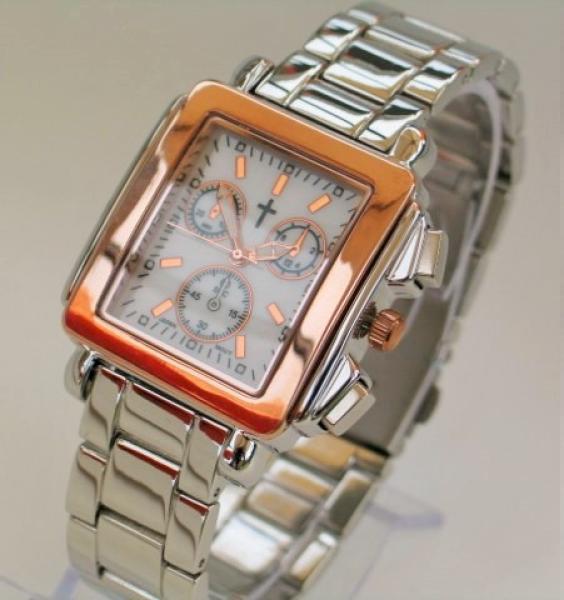 Klassische  Armbanduhr mit Metallarmband, Chronolook
