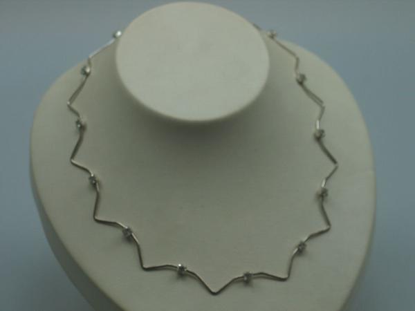 Kette aus 925er Sterlingsilber mit Schmucksteinen, Länge 43,0 cm Gewicht: 8,7 Gramm