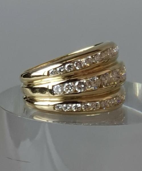 Exclusive Juweliersarbeit: Diamantring 3.03 ct aus 750er Gelbgold mit 44 Diamanten, Größe 56