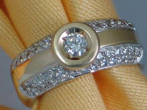 Christ Brillantring 55 Diamanten 1.5 ct. aus 585er Weiß- Gelbgold, Größe 59, Gewicht: 11,3g