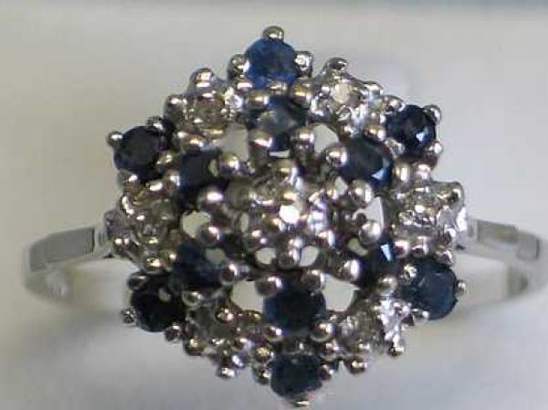 Ring aus 333er Weißgold mit Diamanten und Topas Edelsteinen, Größe 61, Gewicht: 4,0g