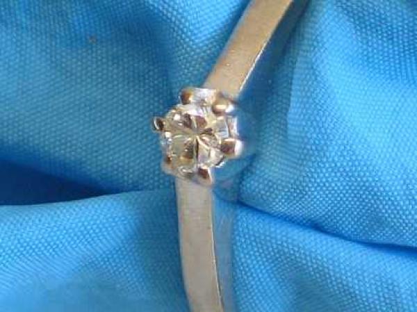 Klassischer 750er Weißgoldring mit Diamant 0.10 ct., Größe 53, Gewicht: 2,2g