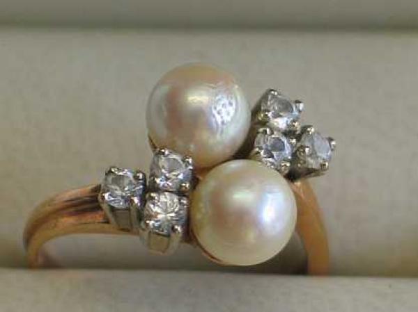 NEU Schöner Ring aus 585er Gold mit 2 Perlen und 6 Spinelen, Größe 55, Gewicht: 4,8g