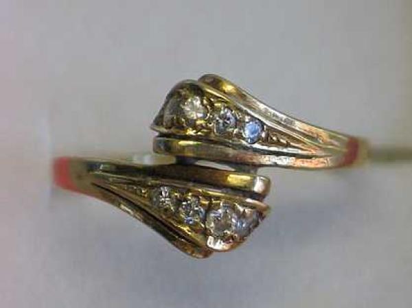 Hübscher Damenring aus 585er Gelbgold mit 8 Diamanten, Größe 55, Gewicht: 2,6g