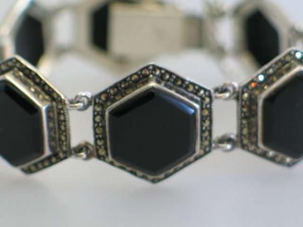 Armband aus 925er Sterlingsilber im Art Deco Stil mit Markasiten und Onyx Schmucksteinen in Hexagon-Form