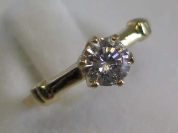 Schmucksteinring aus 585er Gold mit einem großen Zirkonia Schmuckstein, Größe 48, Gewicht: 1,9g
