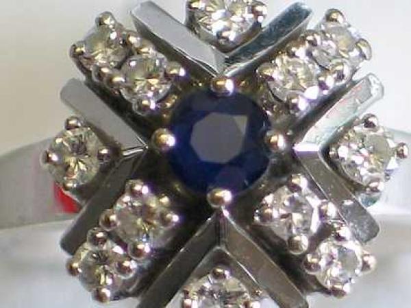 Diamant- Saphirring, 585er Weißgold mit 12 Diamanten und einem Saphir Edelstein, Größe 53, Gewicht: 6,0g