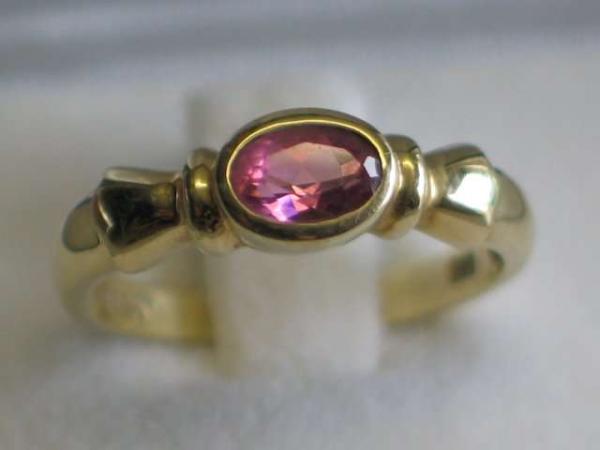Damenring aus 585er Gelbgold mit einem Amethyst Edelstein, Größe 52, Gewicht: 3,6g
