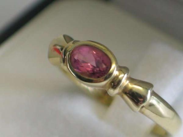 Damenring aus 585er Gelbgold mit einem Amethyst Edelstein, Größe 52, Gewicht: 3,6g