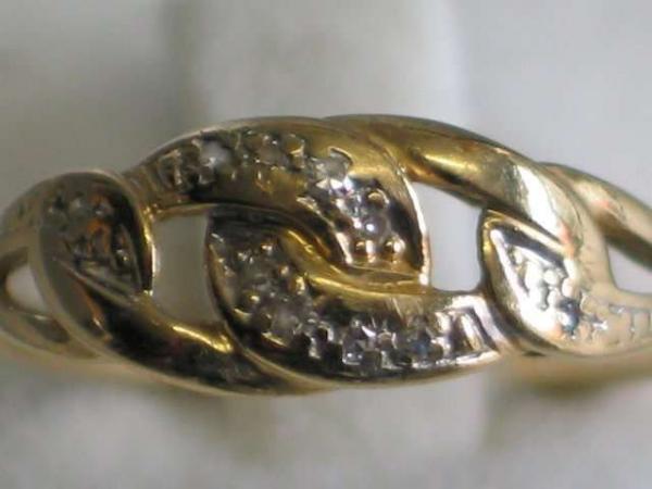 Schicker Damenring aus 585er Gold mit 10 Diamanten, Größe 54, Gewicht: 2,1g