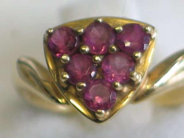Damenring aus 375er Gelbgold mit 6 Amethysten, Größe 52 Gewicht:3,2g